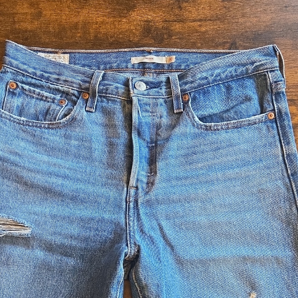 Levi's Mid Wash Wedgie Distressed Jeans Size 30